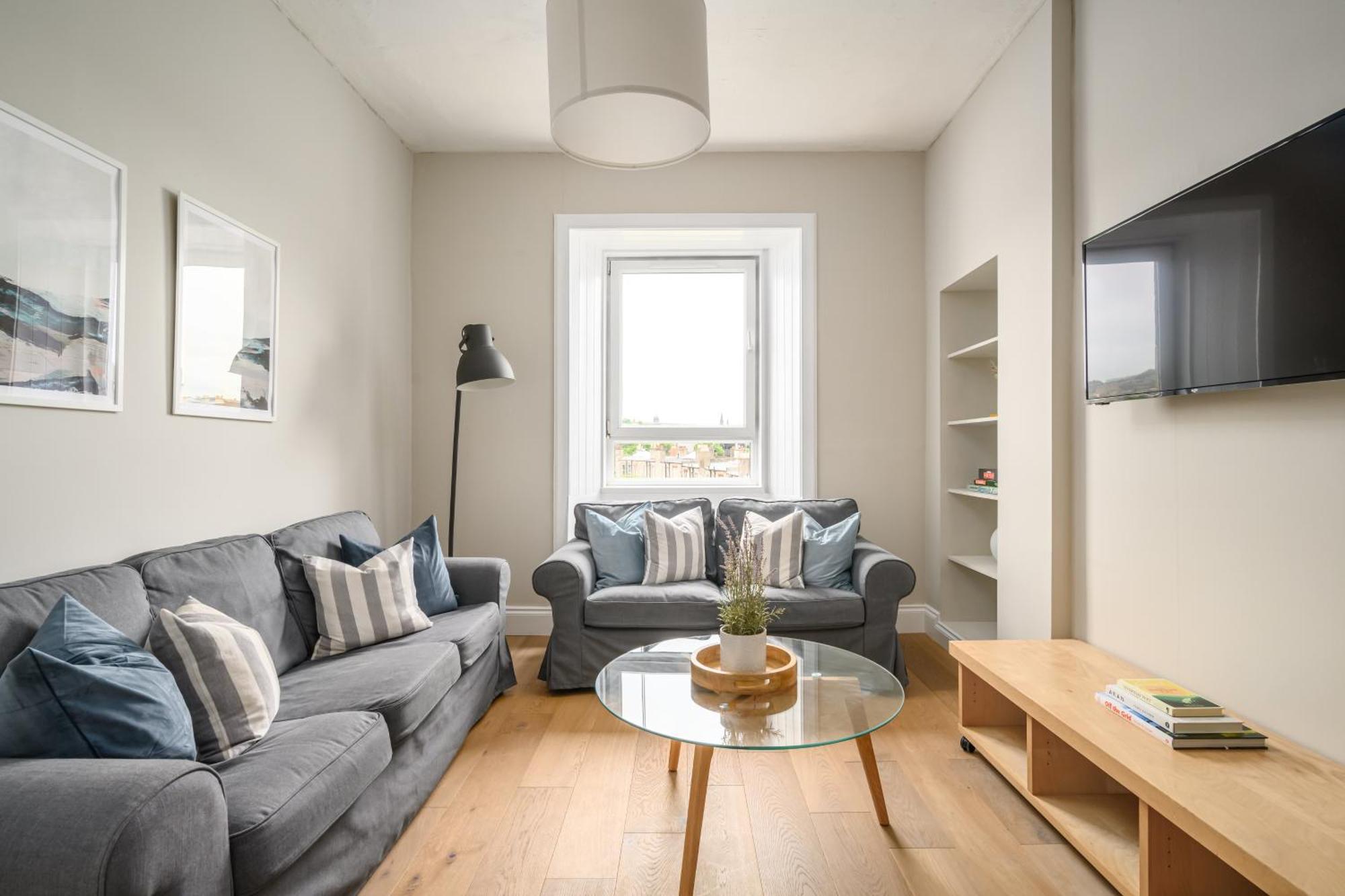 2Br New Town Castle View Apartment EDI Exteriér fotografie